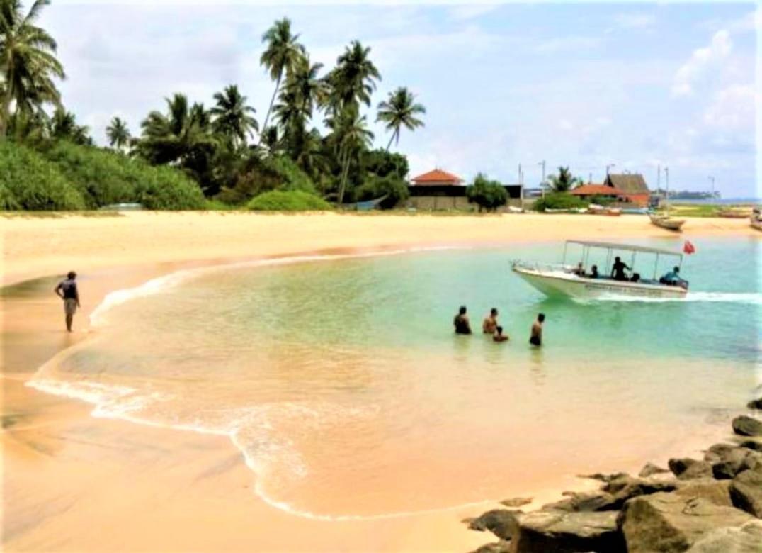 Sea Shell Villa Hikkaduwa 2 Separate Cabanas Ocean Front Villa Экстерьер фото