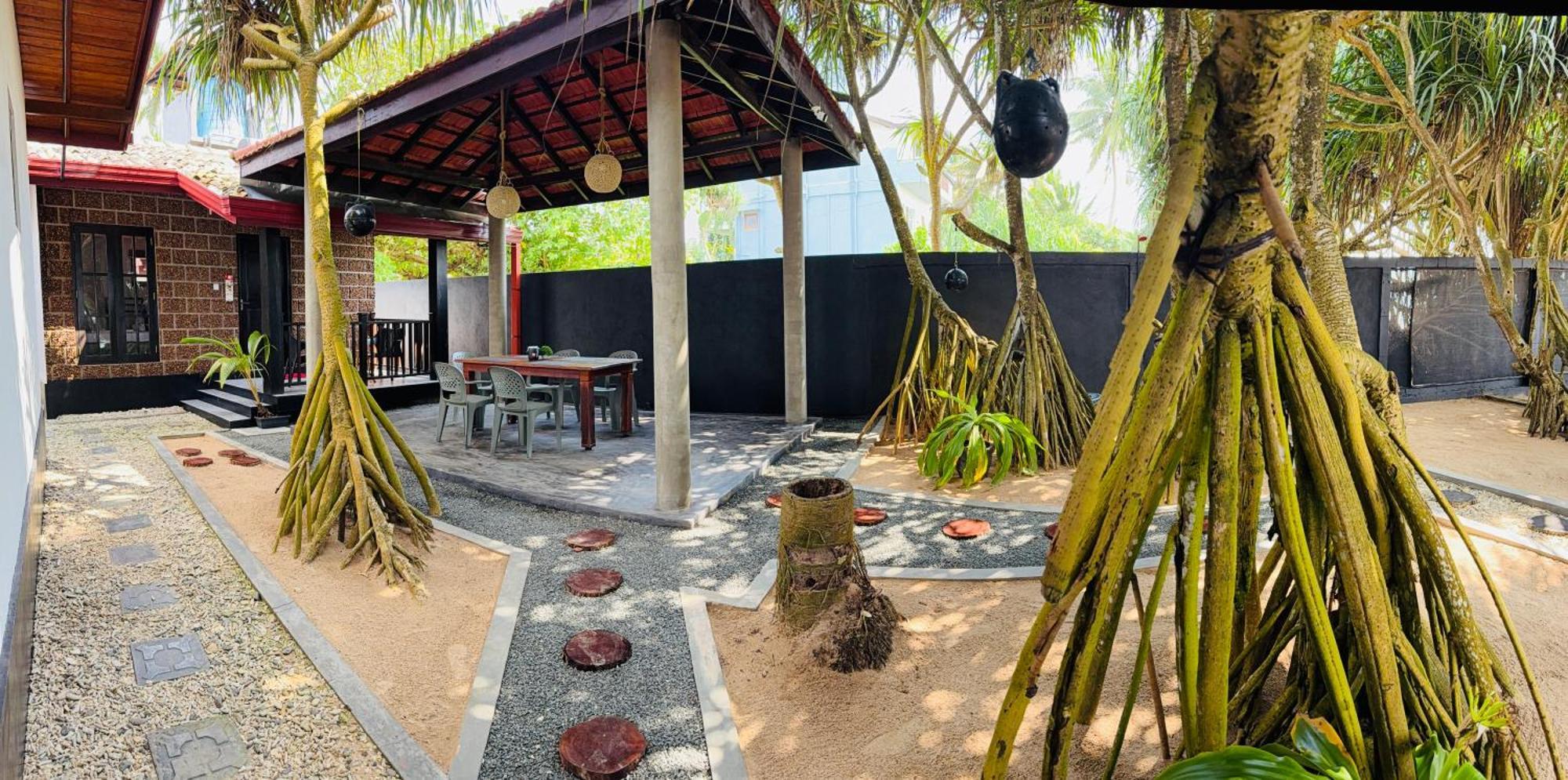 Sea Shell Villa Hikkaduwa 2 Separate Cabanas Ocean Front Villa Экстерьер фото