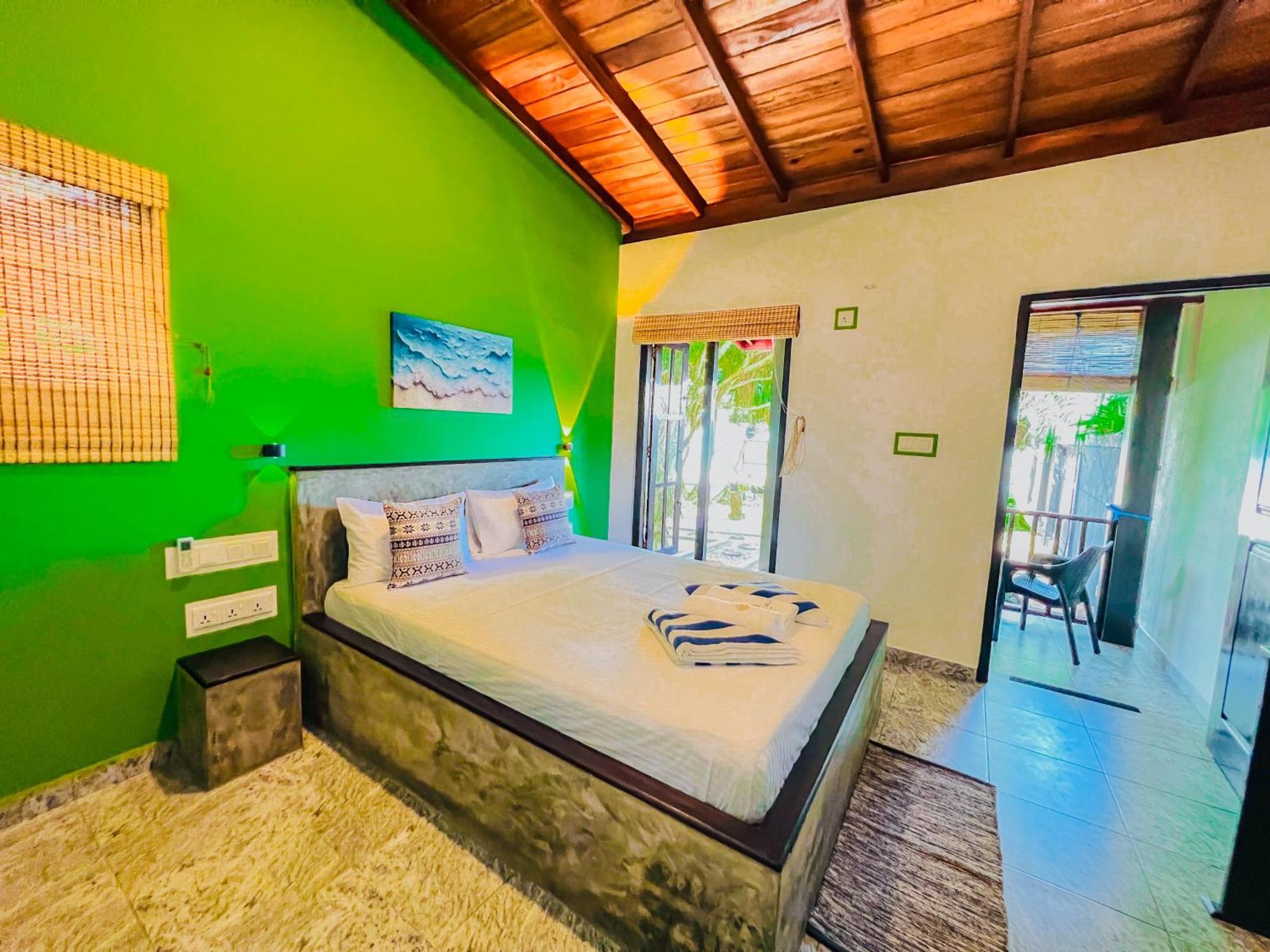 Sea Shell Villa Hikkaduwa 2 Separate Cabanas Ocean Front Villa Экстерьер фото